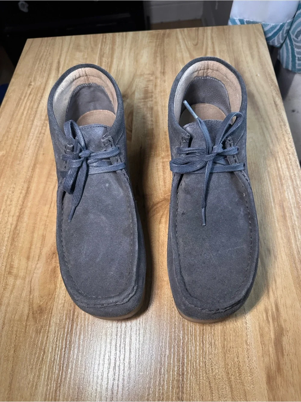 Men's Suede Lace-Up Chukka Boots — Gray